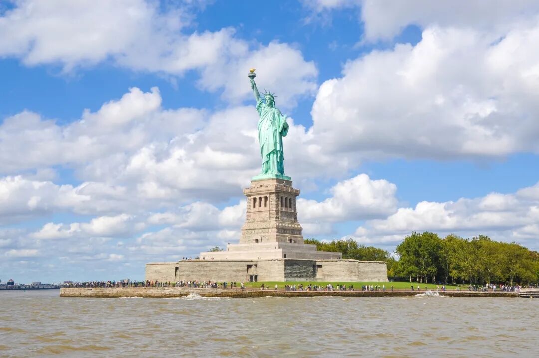 撒钱了！<font color='red'>美国</font>新生儿每人将白拿1000美元！如何领取？